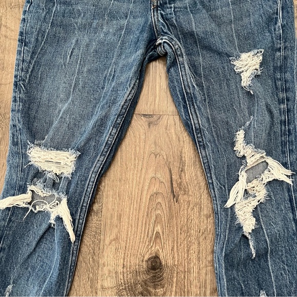 Abercrombie and Fitch The Mom High Rise Jeans - Picture 3 of 11